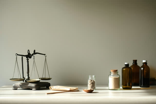 I dream of a small apothecary side counter after weighing is done, quiet because the scale rests at zero. A simple balan
